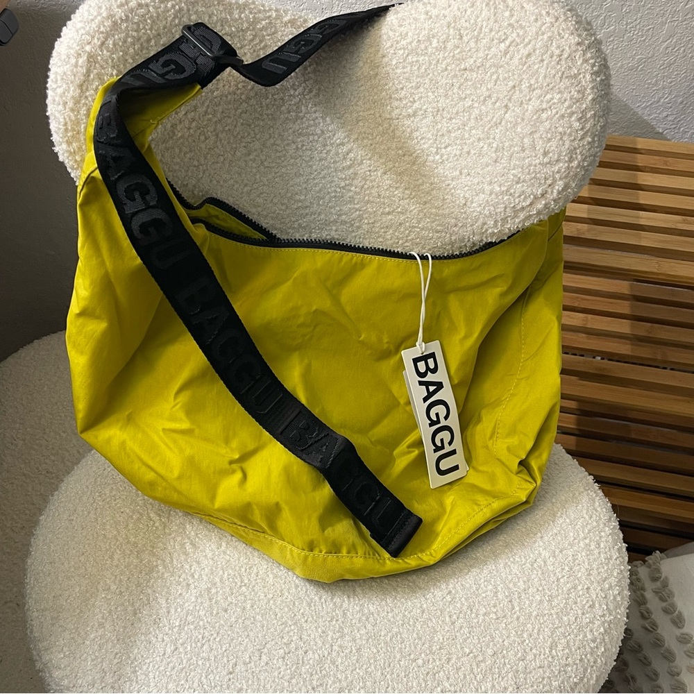 BAGGU Sour Large Crescent Bag with Black Strap